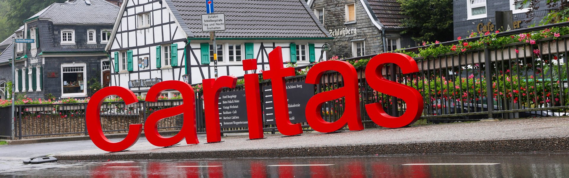 Caritas Buchstaben (c) Tim Oelbermann @erzbistum-koeln