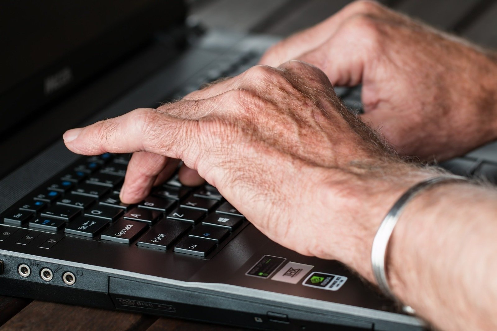 Zuwendung und Halt via Telefon, E-Mail, Podcast und Videoschalte (c) www.pixabay.com