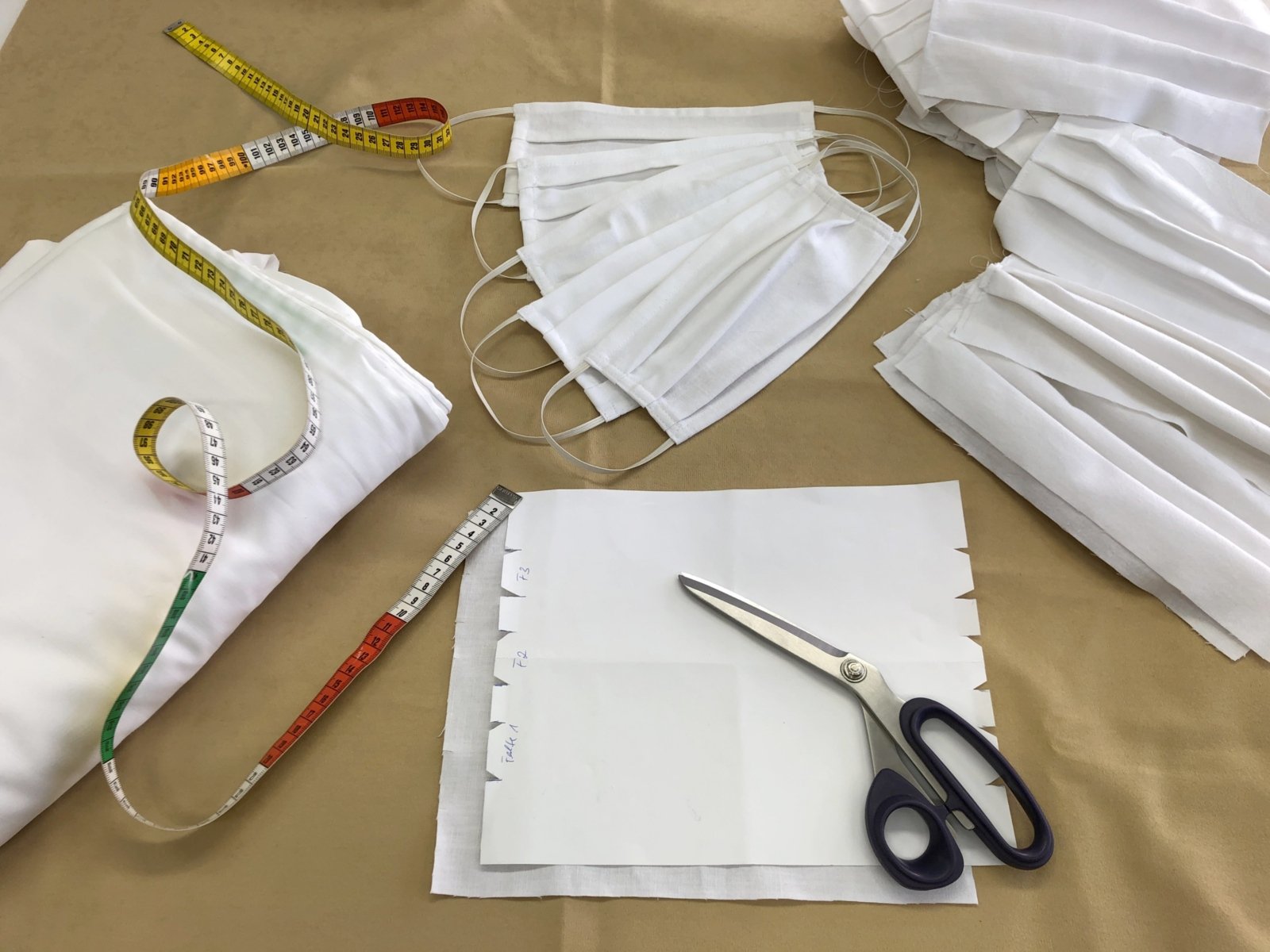 Caritas-Hilfe aus der Nähmaschine (c) Kirsten Schmid