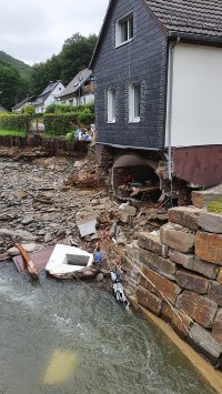 Solingen Unterburg Eschbach hat Hausteile weggerissen_Foto Susanne Bossy